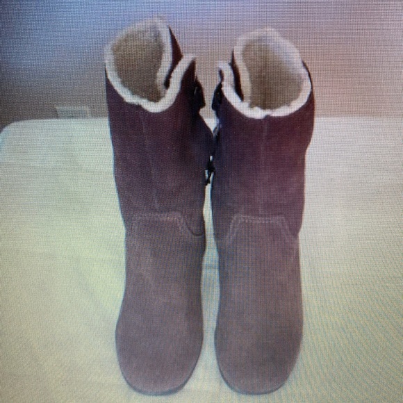Clarks brown suede bendables with faux fur lining - Picture 3 of 8